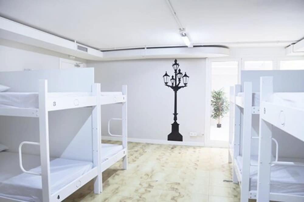 Фото Hola Hostal Eixample