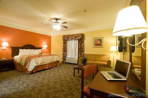Гостиница Quality Inn & Suites at The Outlets Mercedes/Weslaco