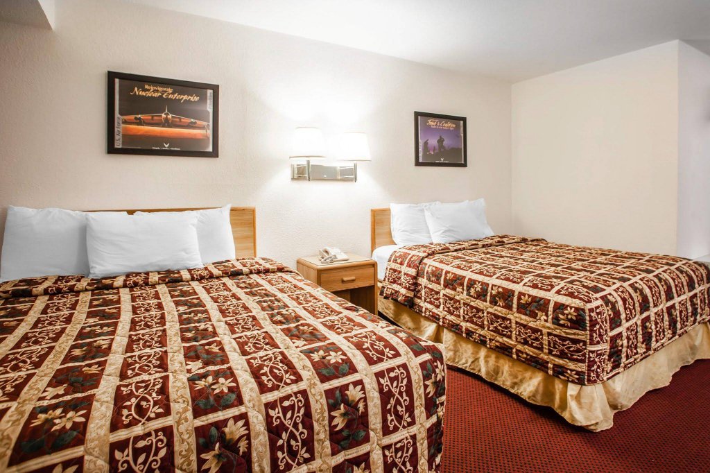 Фото Econo Lodge Truman Inn