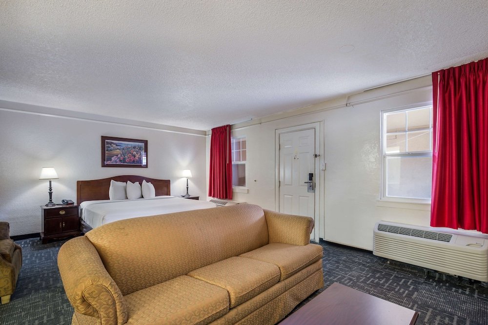 Фото Americas Best Value Inn Denver