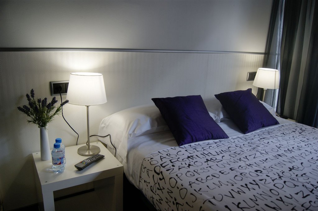 Фото Hostal Mayerling Centro