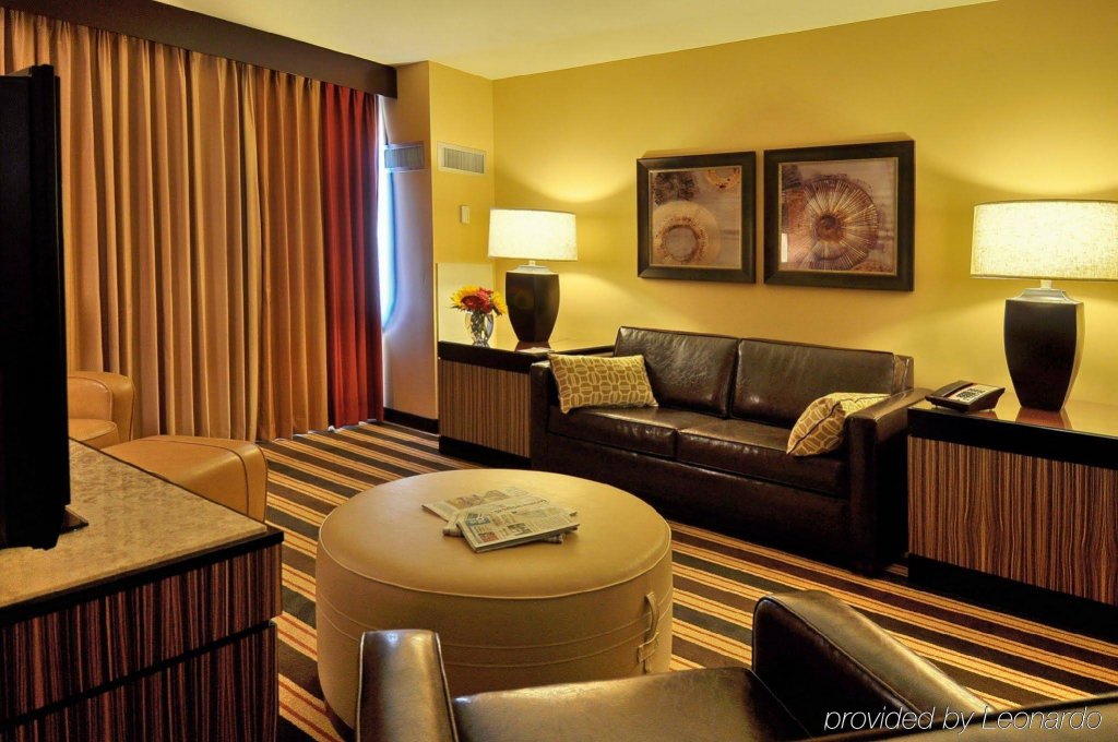 Фото Overton Hotel and Conference Center