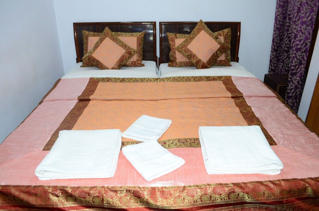 Фото Hotel Shivratri Guest House