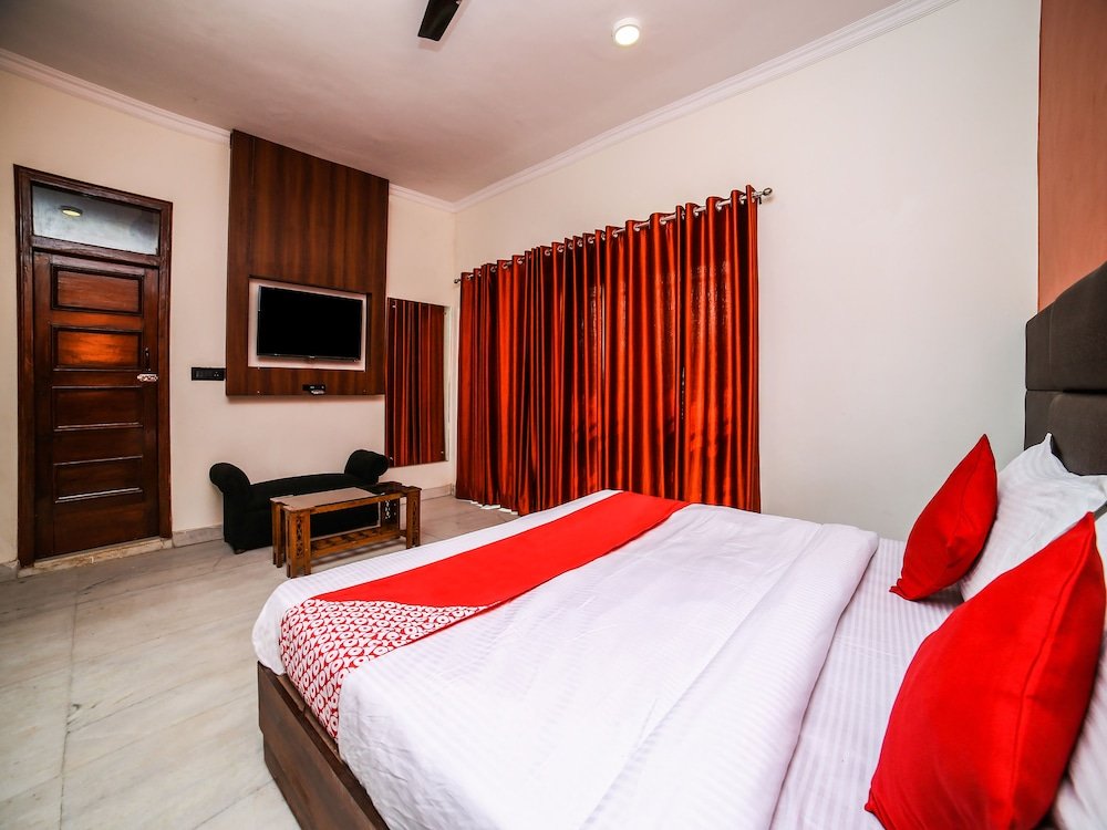 Фото Oyo 26589 Hotel Royal Town