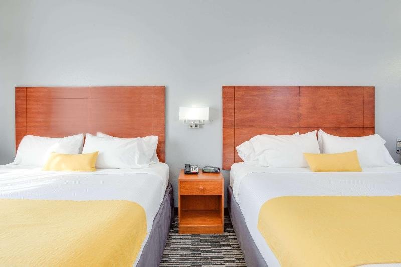 Фото Ramada by Wyndham Marina