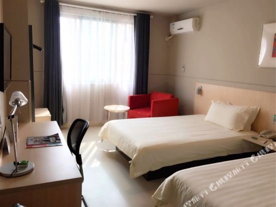 Фото Jinjiang Inn Wuhu Phoenix Food Street