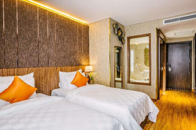 Фото Winsuites Saigon Hotel