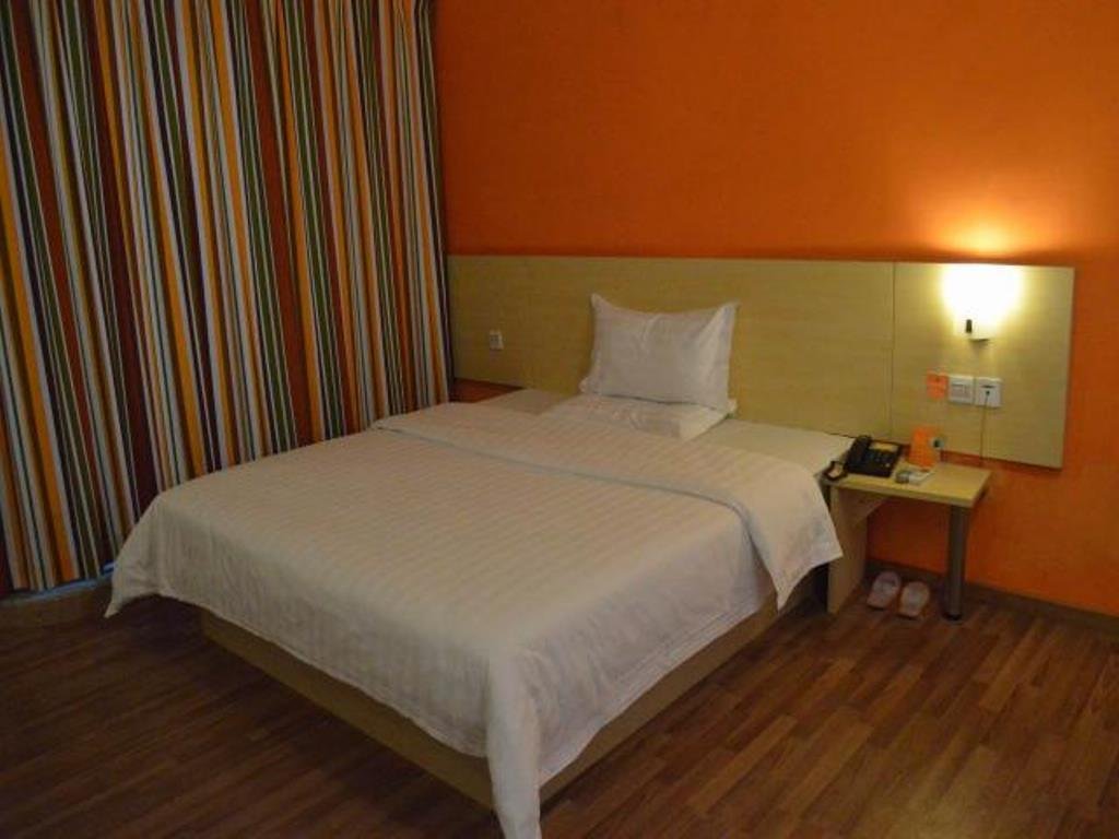 Фото 7 Days Inn Zhuhai Gongbei Immigration Port Walking Street Branch