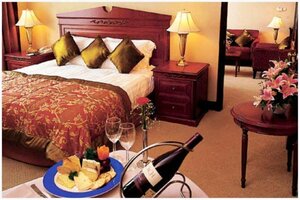 Holiday Inn Shanghai Nanjing Road (Shanghai, Jiujiang Road), hotel