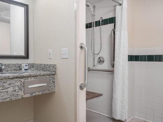 Фото AmericInn by Wyndham Grafton