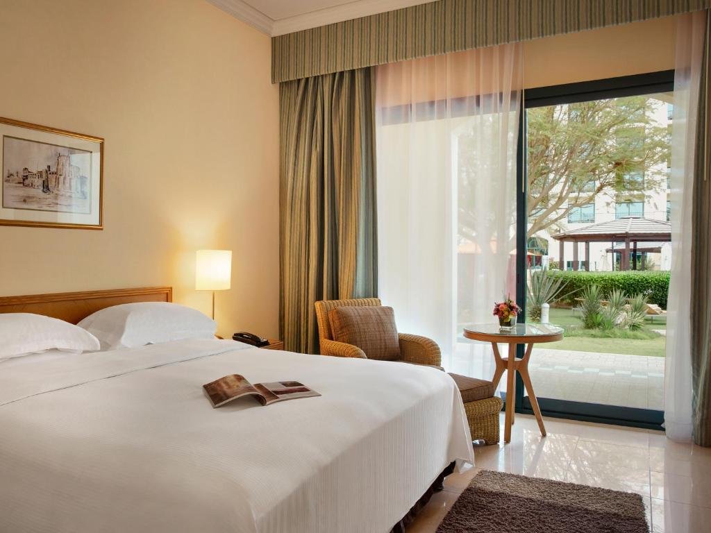 Фото Al Ain Rotana