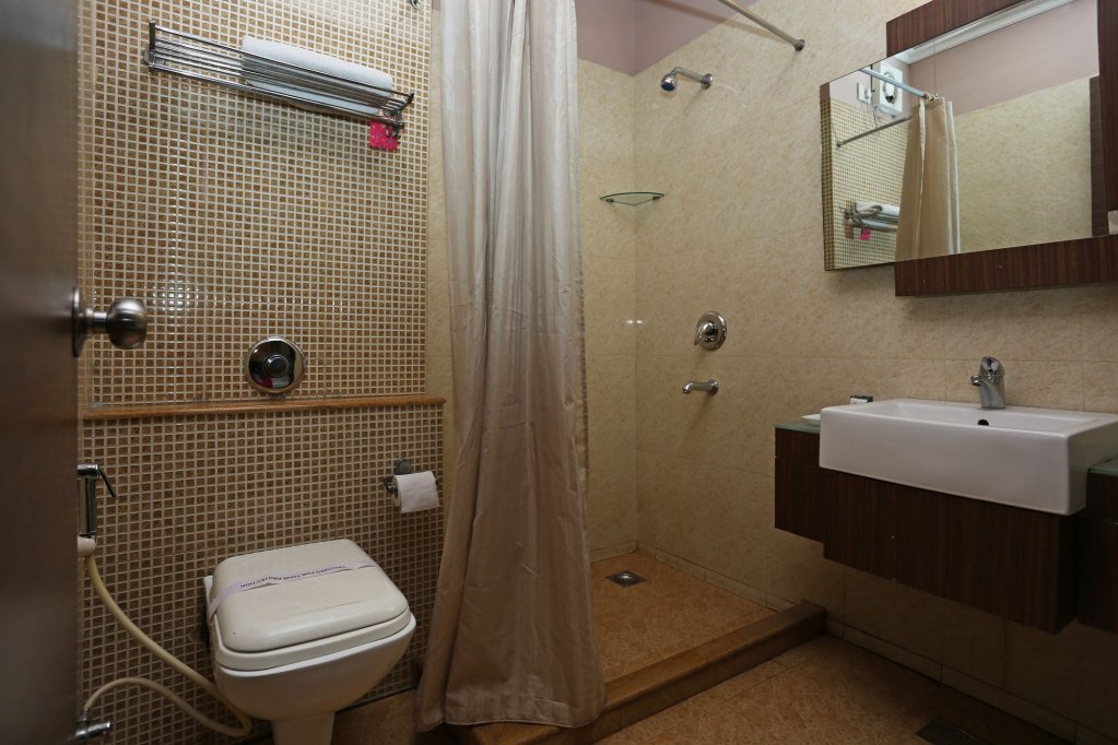 Фото Oyo 386 Hotel Lotus Panache