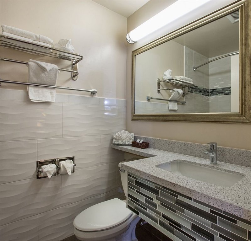 Фото Bay Bridge Inn