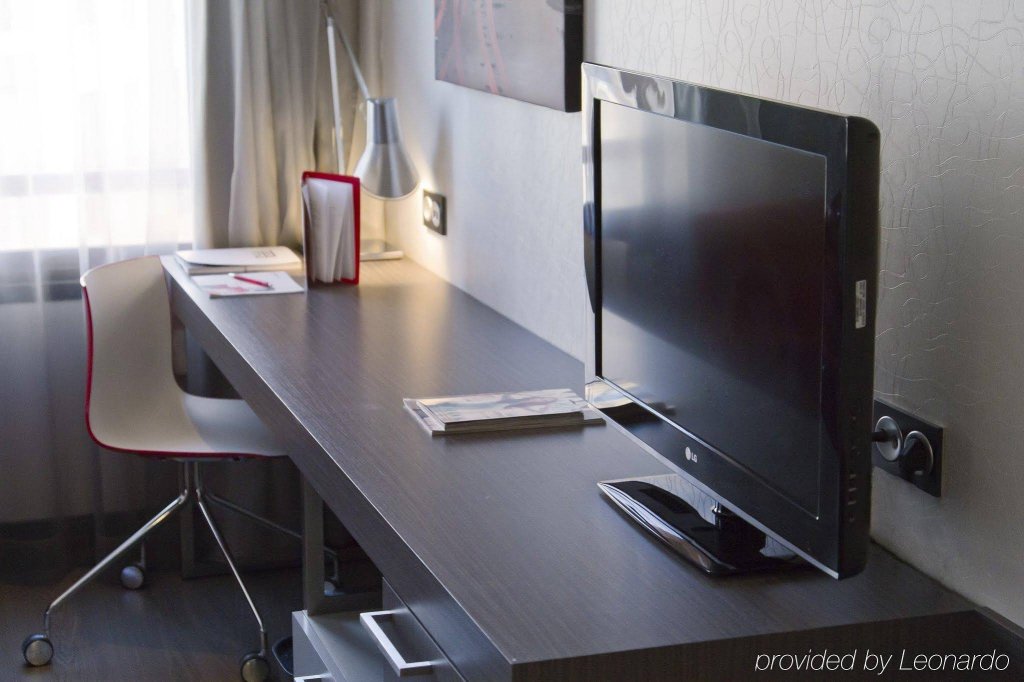 Фото Hotel Ilunion Suites Madrid