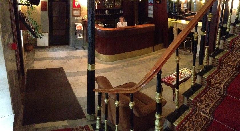 Фото Ист Вест