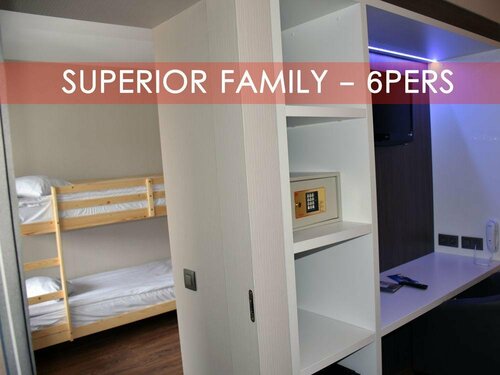 Гостиница Upstairs Hotel в Остенде