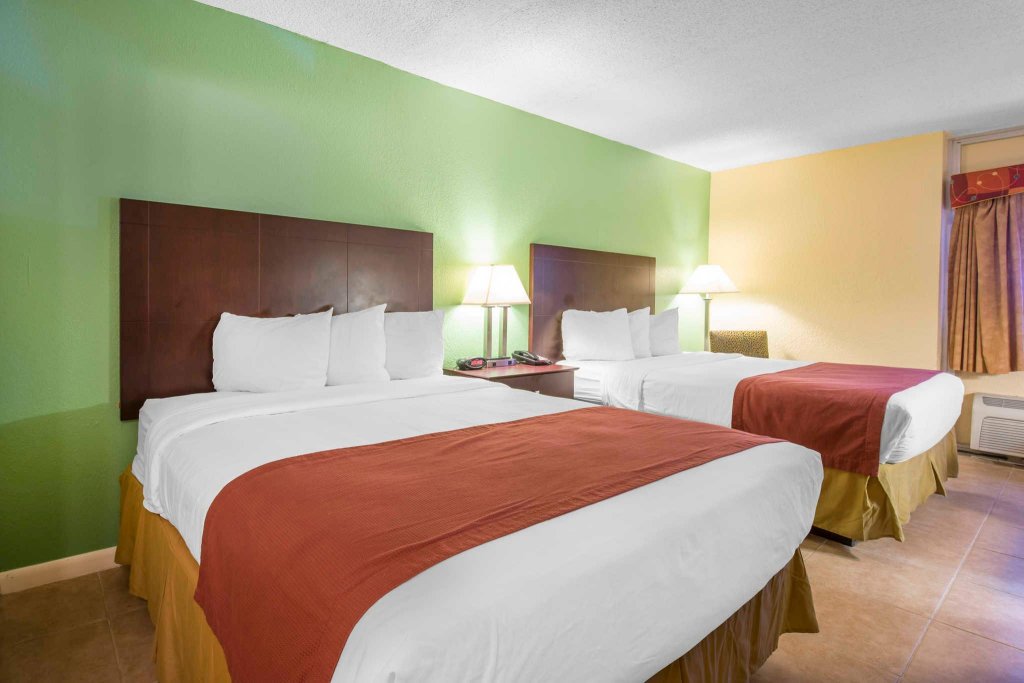 Фото Rodeway Inn & Suites Fort Lauderdale Airport & Cruise Port