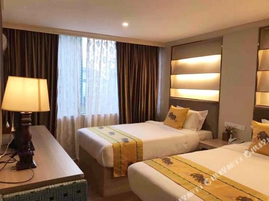 Фото The Travellers Hotel