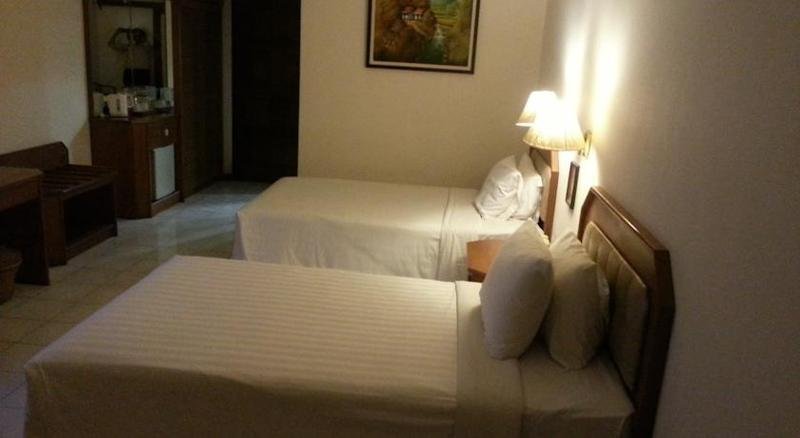 Фото Lombok Raya Hotel