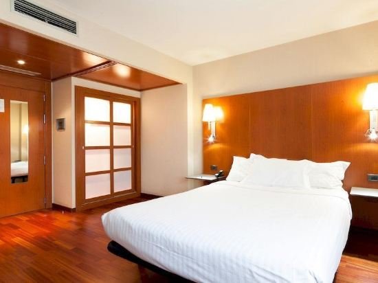 Фото Hotel Ciutat Martorell