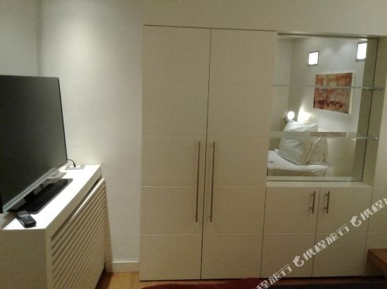 Фото Hotel White