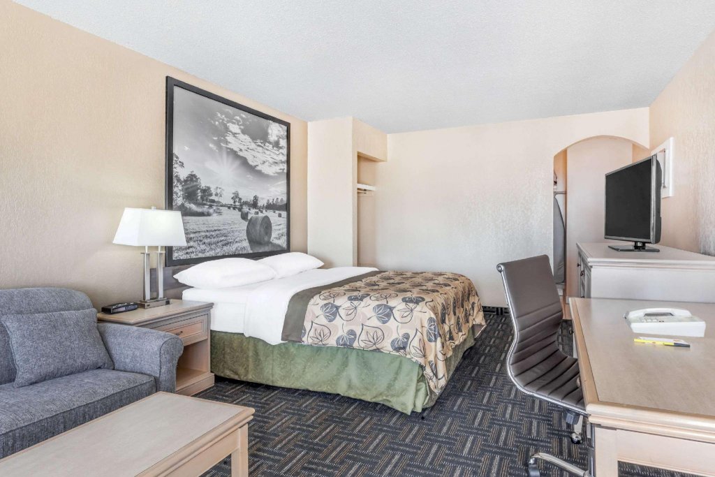 Фото Super 8 by Wyndham Stettler