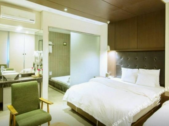 Фото F Hotel Yeongdeungpo