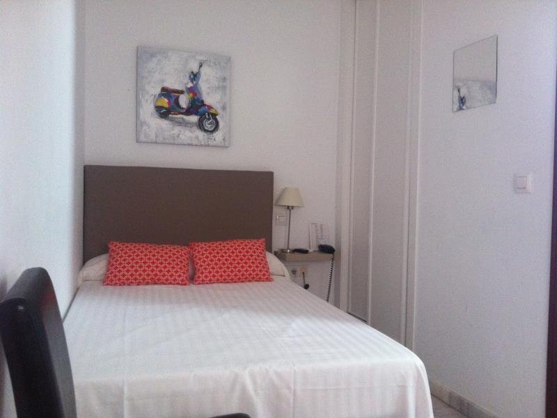 Фото Cool Sevilla Hotel
