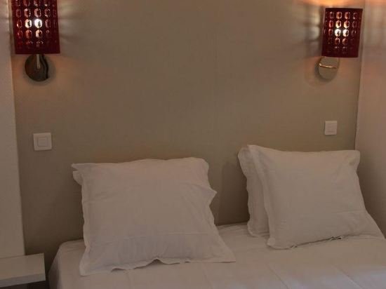 Фото Hôtel Les Corps Saints