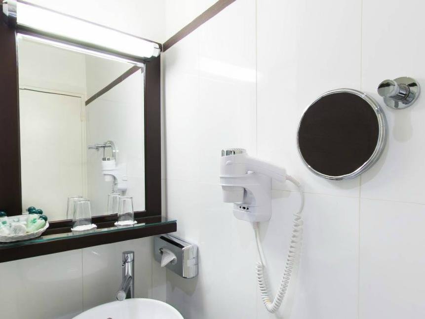 Фото Hotel Eiffel Seine