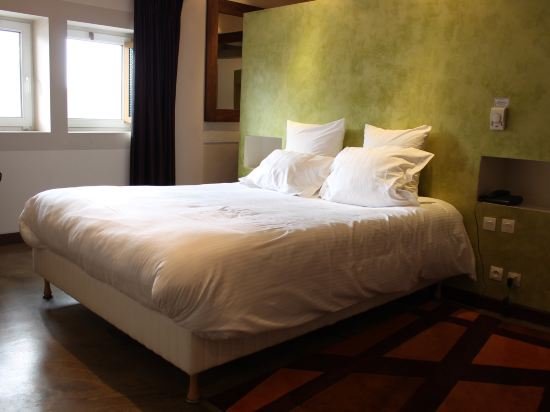 Фото Logis Hôtel Les Pages