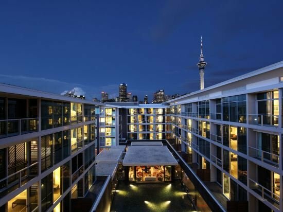 Гостиница Sofitel Auckland Viaduct Harbour в Окленде