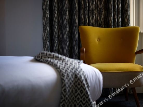 Фото The Lodge Hotel Putney