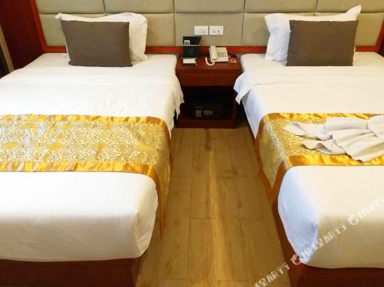 Фото The Travellers Hotel