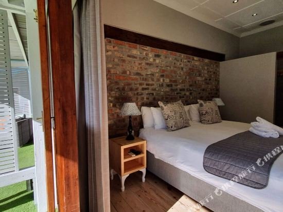 Фото Two Fat Owls Guesthouse