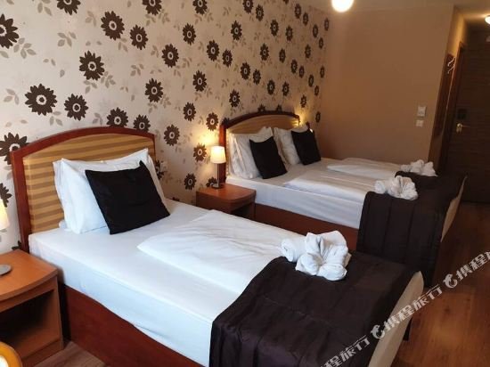 Фото Six Inn Hotel