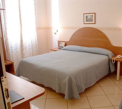 Фото Crossroad Hotel