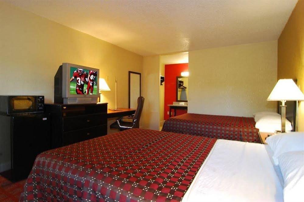 Фото Red Roof Inn Hot Springs