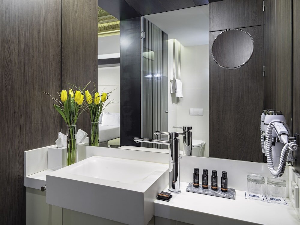 Фото H10 Urquinaona Plaza