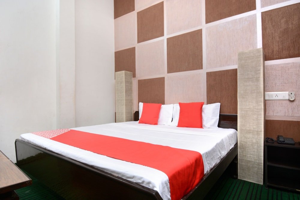 Фото Capital O 28393 Diamond Plaza