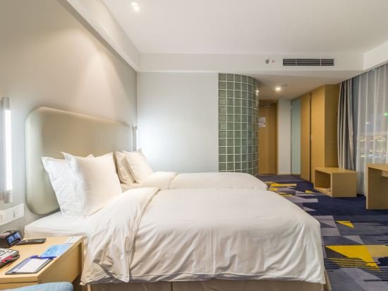 Фото Holiday Inn Express Qingdao West Coast, an Ihg Hotel