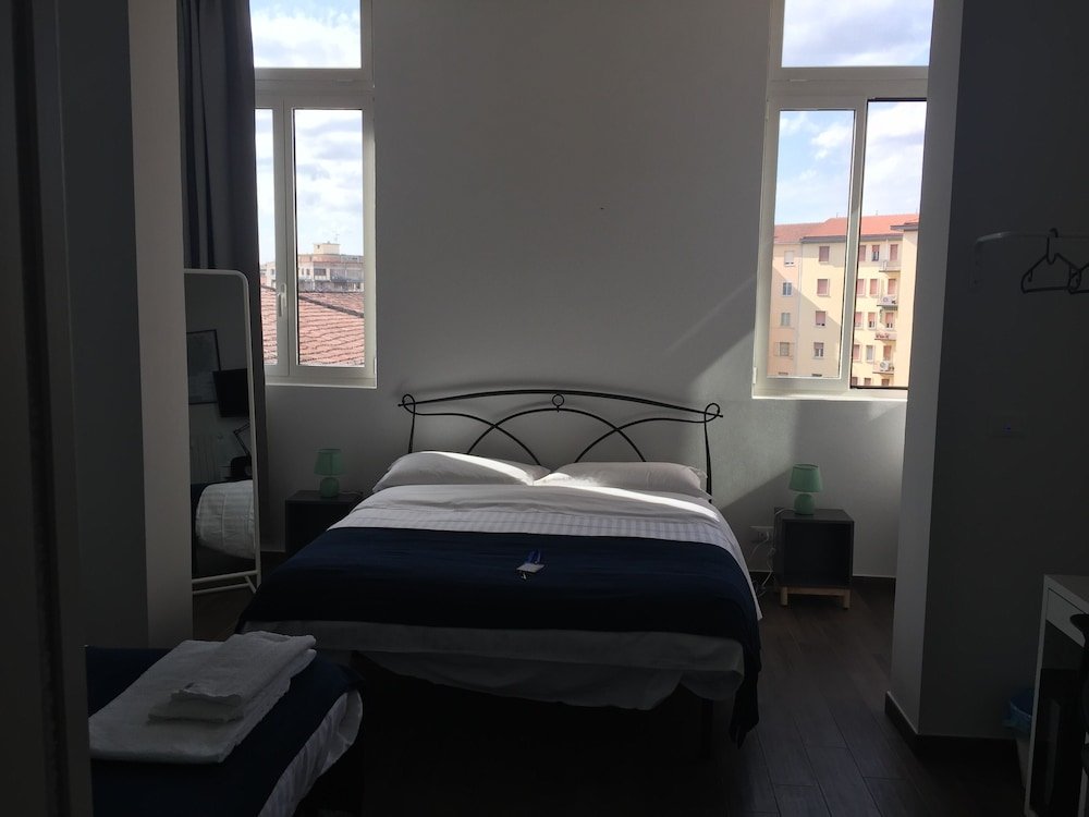 Фото Mambo Suites