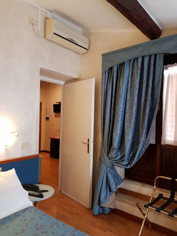 Фото Hotel Julia