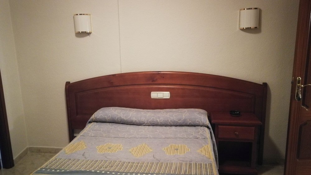 Фото Hostal La Embajada