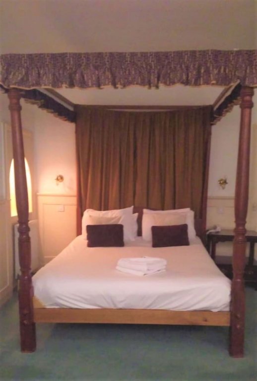 Фото The White Hart Hotel