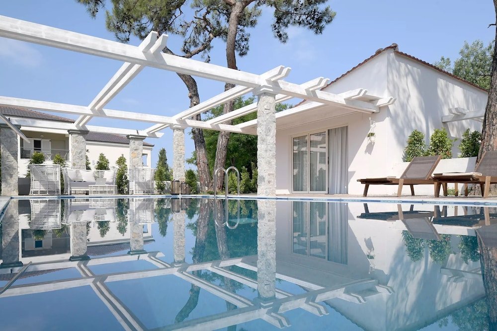 Фото Alexandra Elegance Bridging Generations