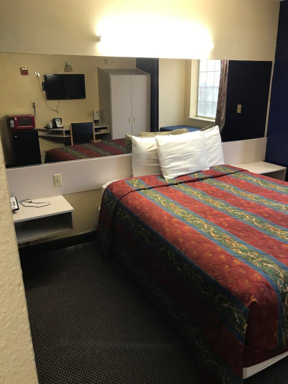 Фото Regency Inn & Suites