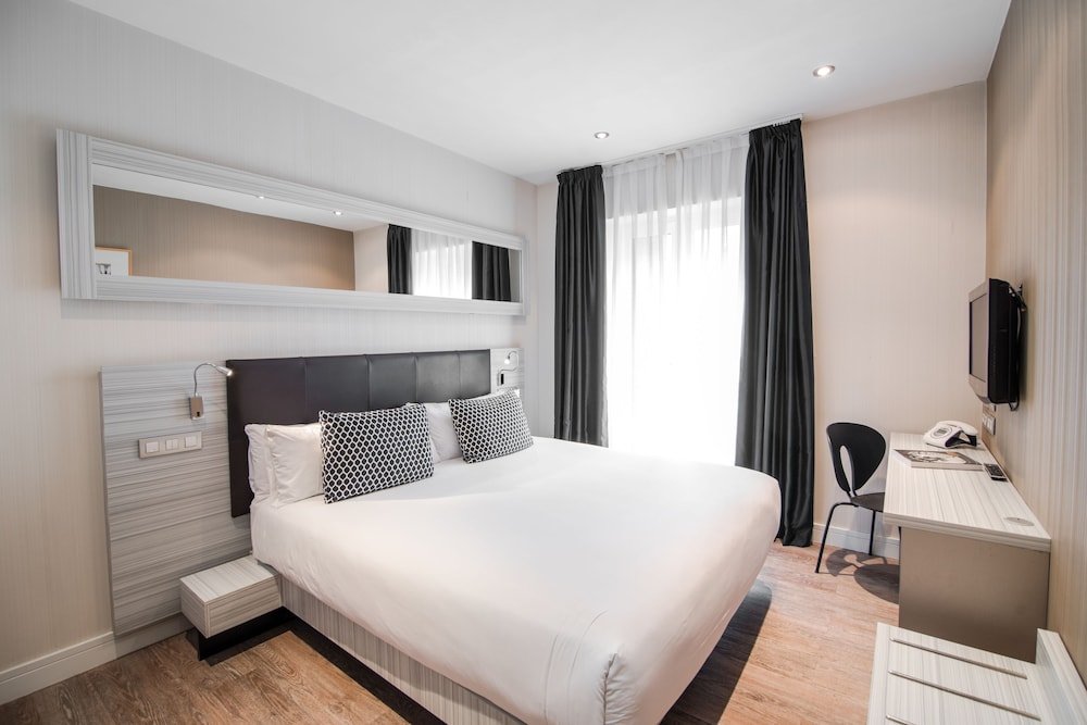 Фото Petit Palace Puerta del Sol