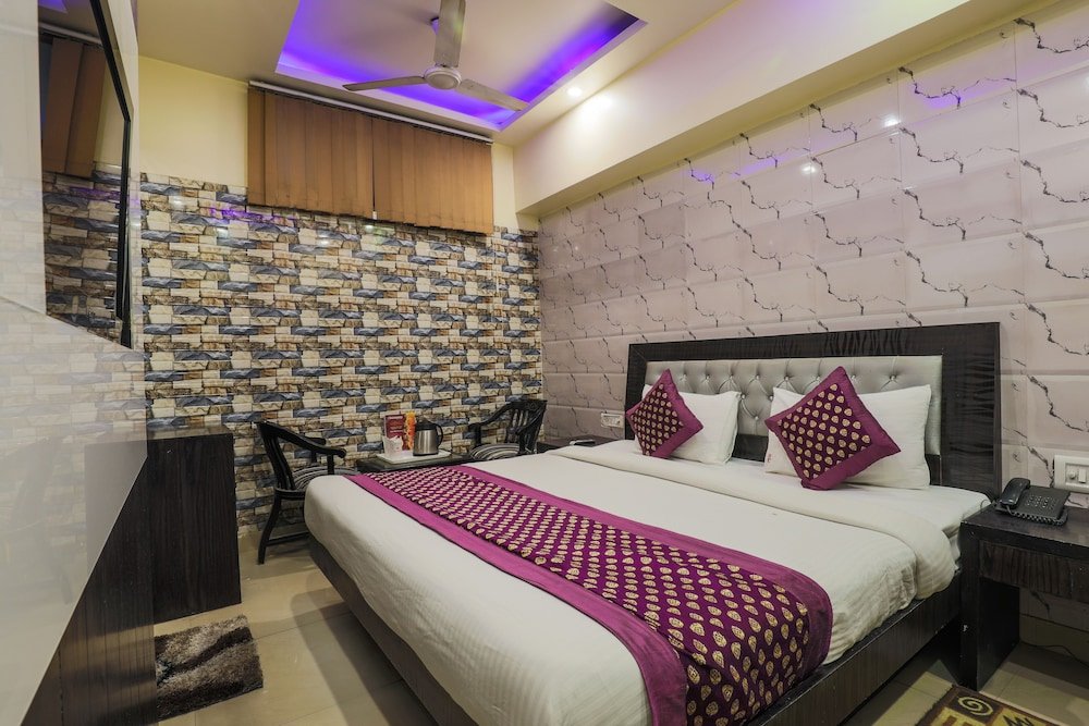 Фото Hotel Guruvas Inn