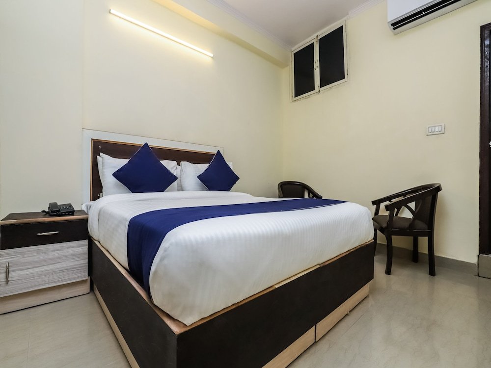 Фото Oyo SilverKey 27892 Shanti Complex